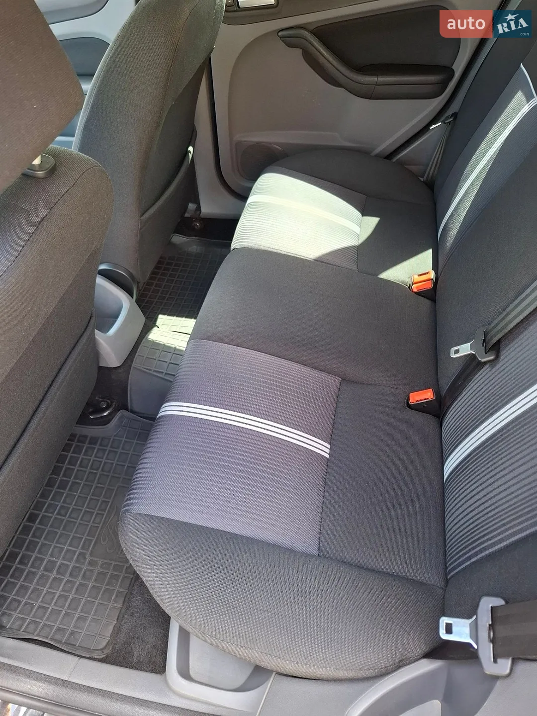 2010 Ford Focus - мініатюра 11