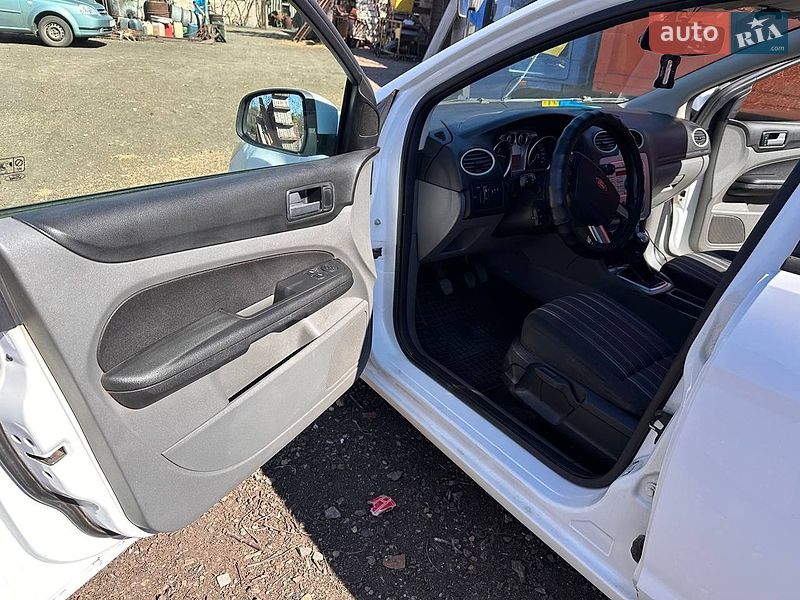 Хэтчбек Ford Focus 2008 в Вознесенске