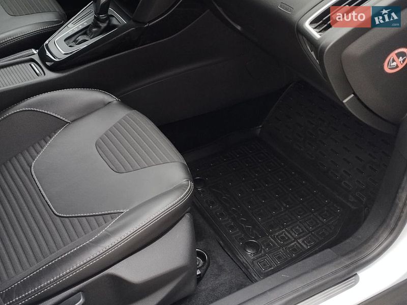 Хетчбек Ford Focus 2015 в Житомирі