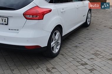 Хетчбек Ford Focus 2015 в Житомирі