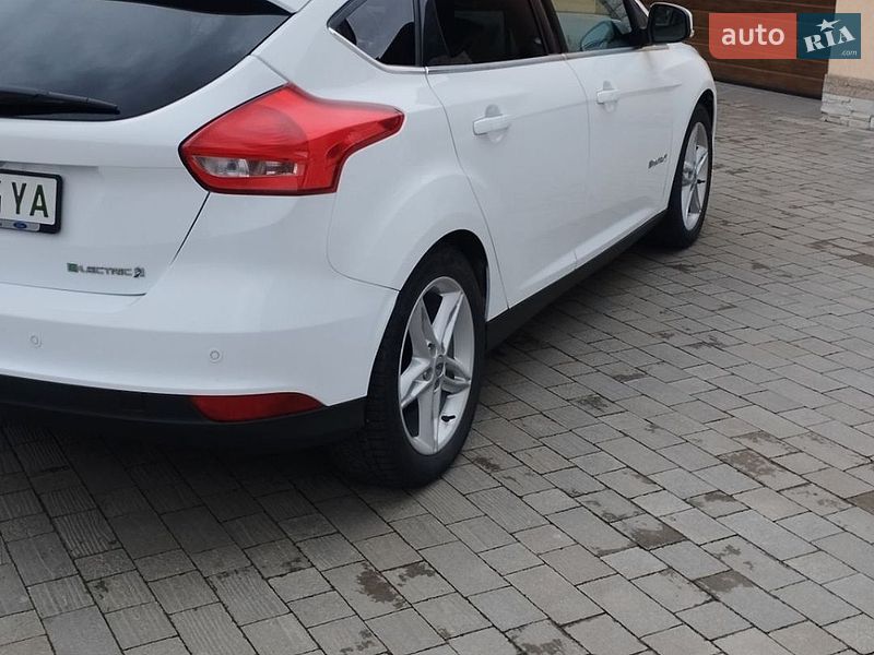 Хетчбек Ford Focus 2015 в Житомирі