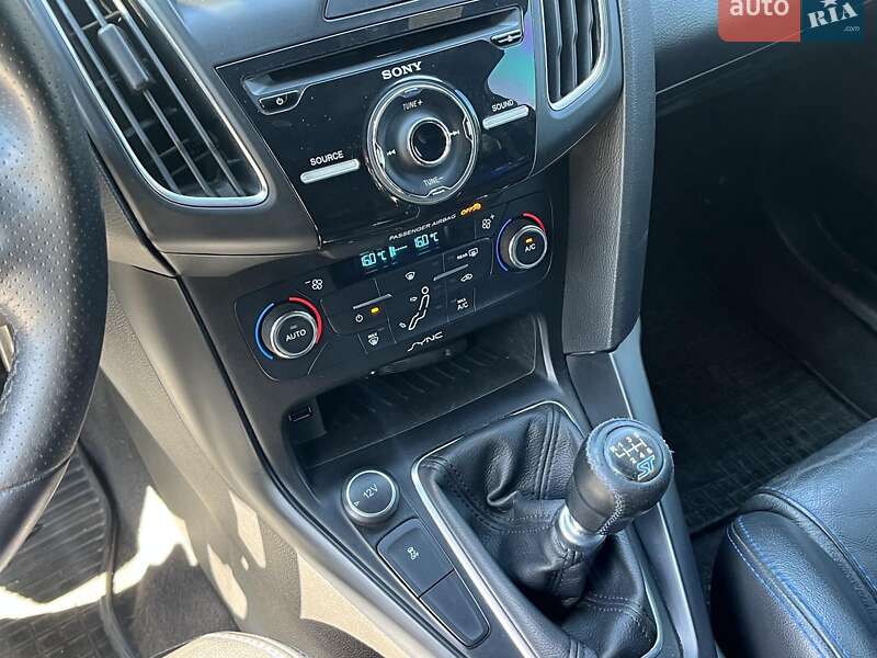 Хэтчбек Ford Focus 2016 в Киеве