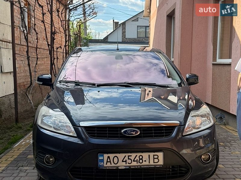 Хэтчбек Ford Focus 2010 в Тячеве