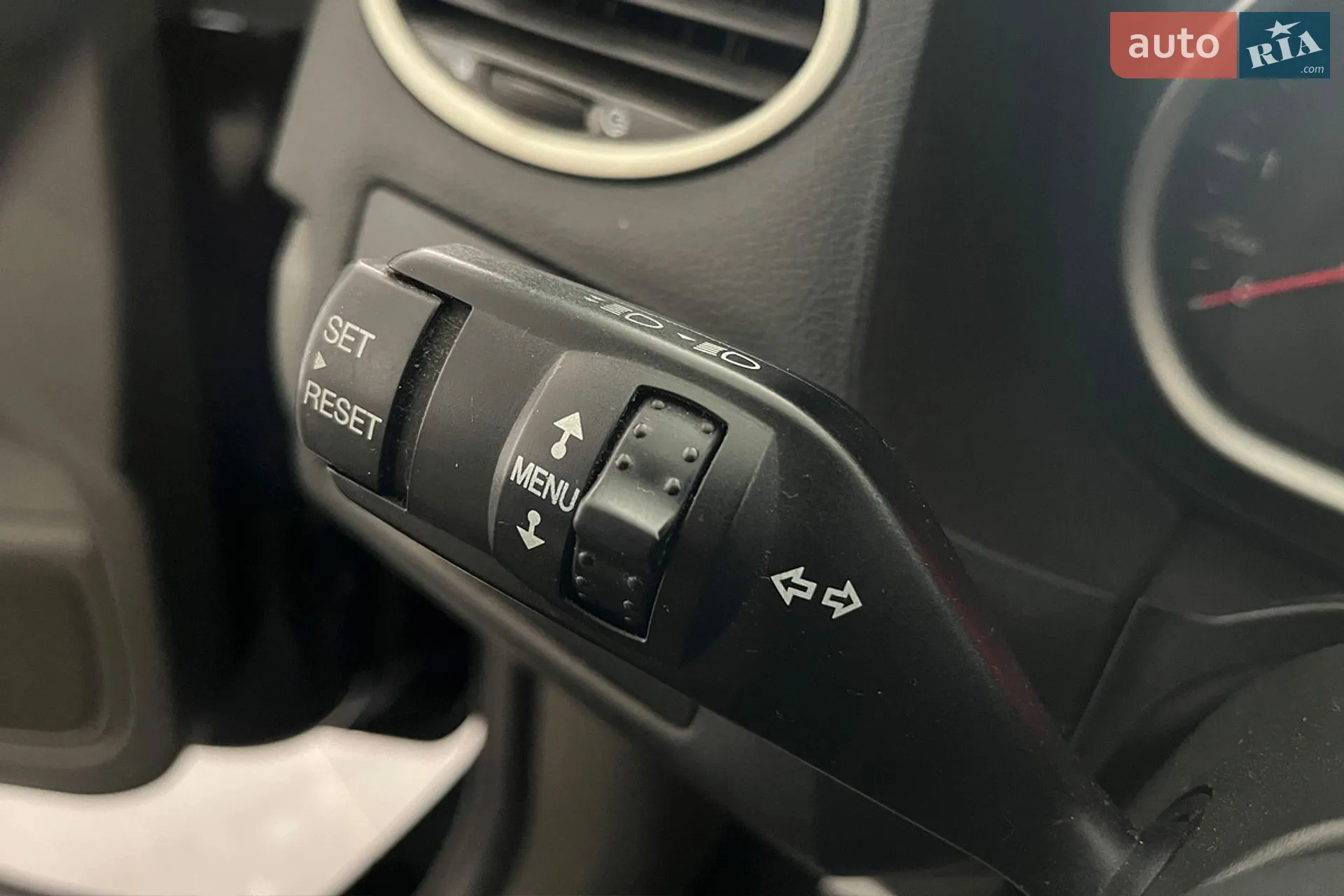 2010 Ford Focus - мініатюра 11