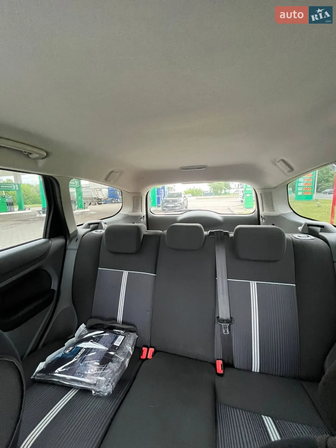2010 Ford Focus - мініатюра 8