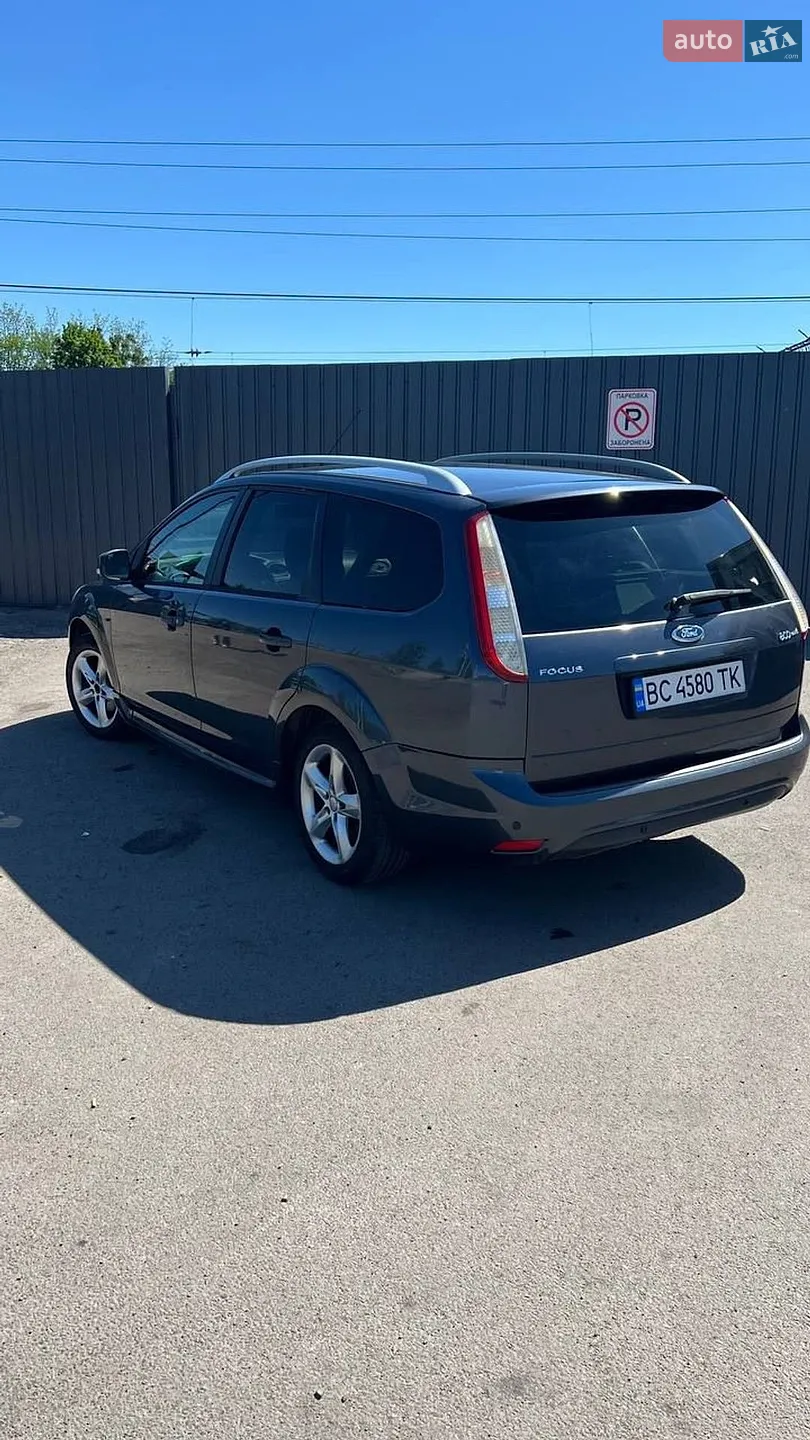 2010 Ford Focus - мініатюра 8