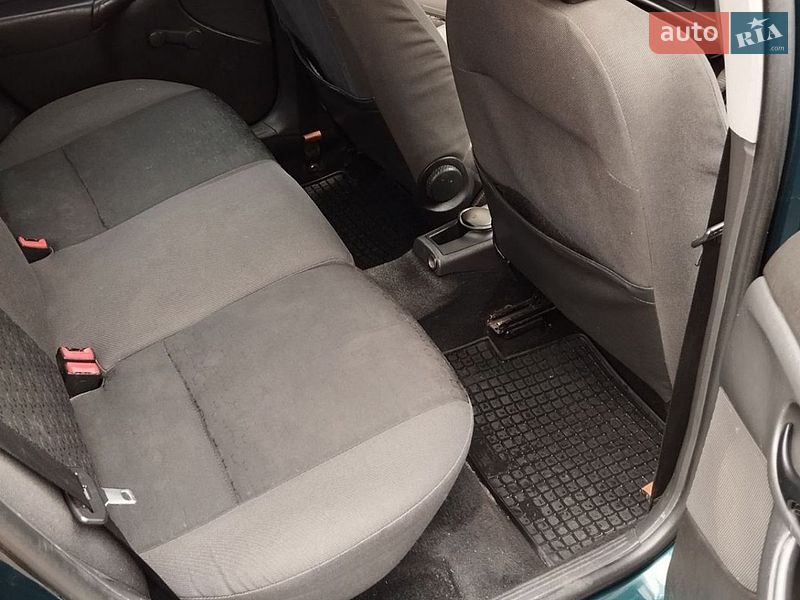 Седан Ford Focus 2004 в Лозовой