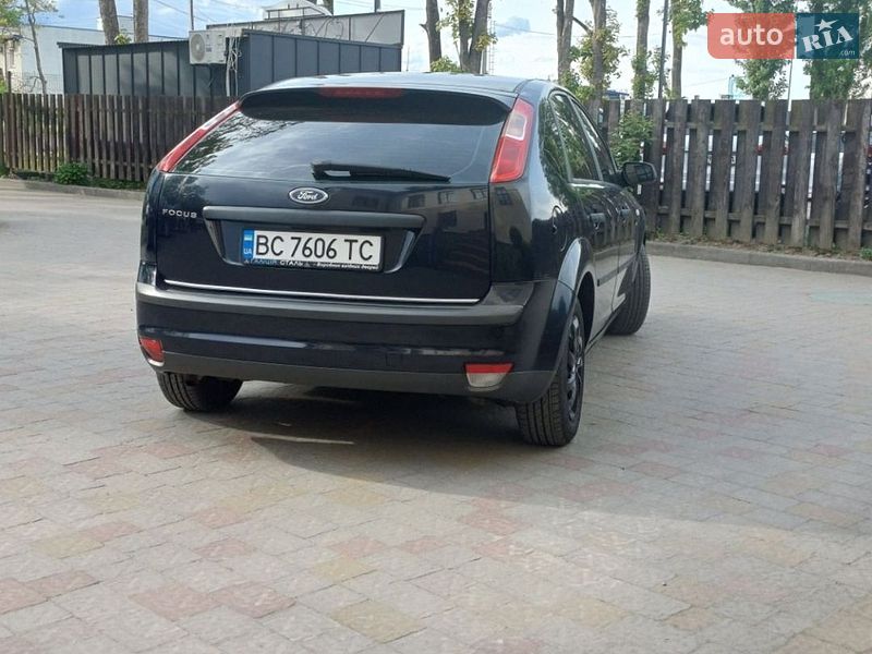 Хэтчбек Ford Focus 2006 в Стрые
