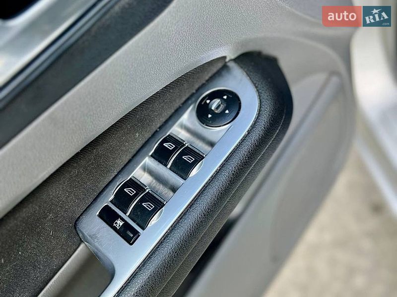 Хетчбек Ford Focus 2008 в Новояворівську