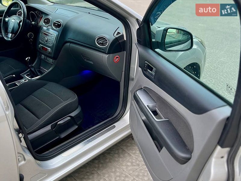 Хетчбек Ford Focus 2008 в Новояворівську