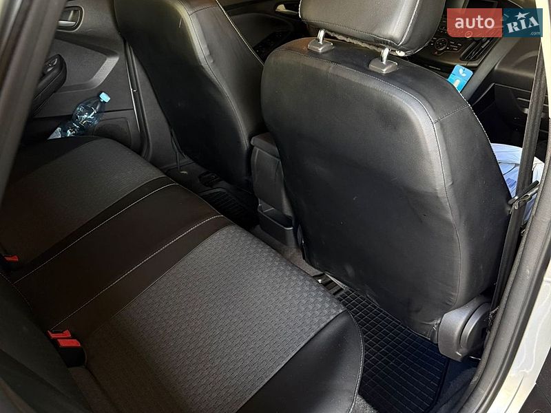 Седан Ford Focus 2015 в Сумах