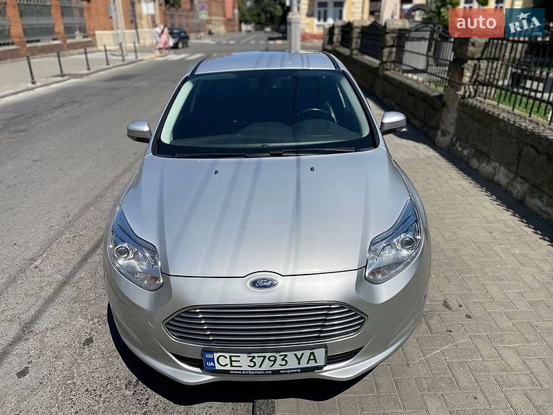 Хетчбек Ford Focus 2018 в Чернівцях