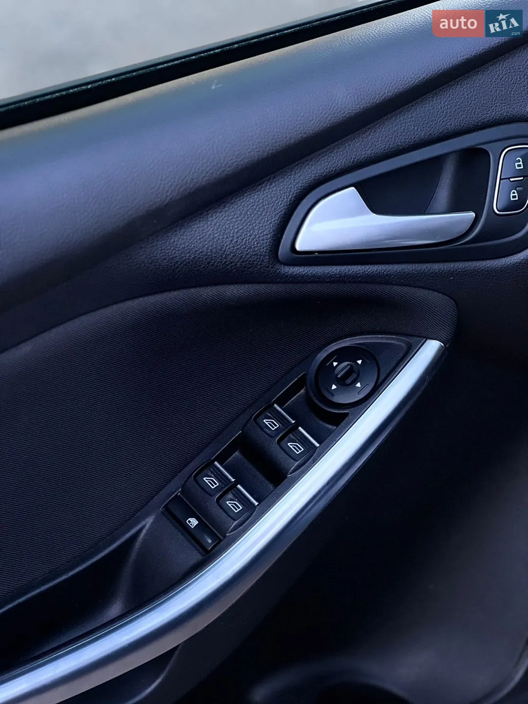 2017 Ford Focus - мініатюра 16
