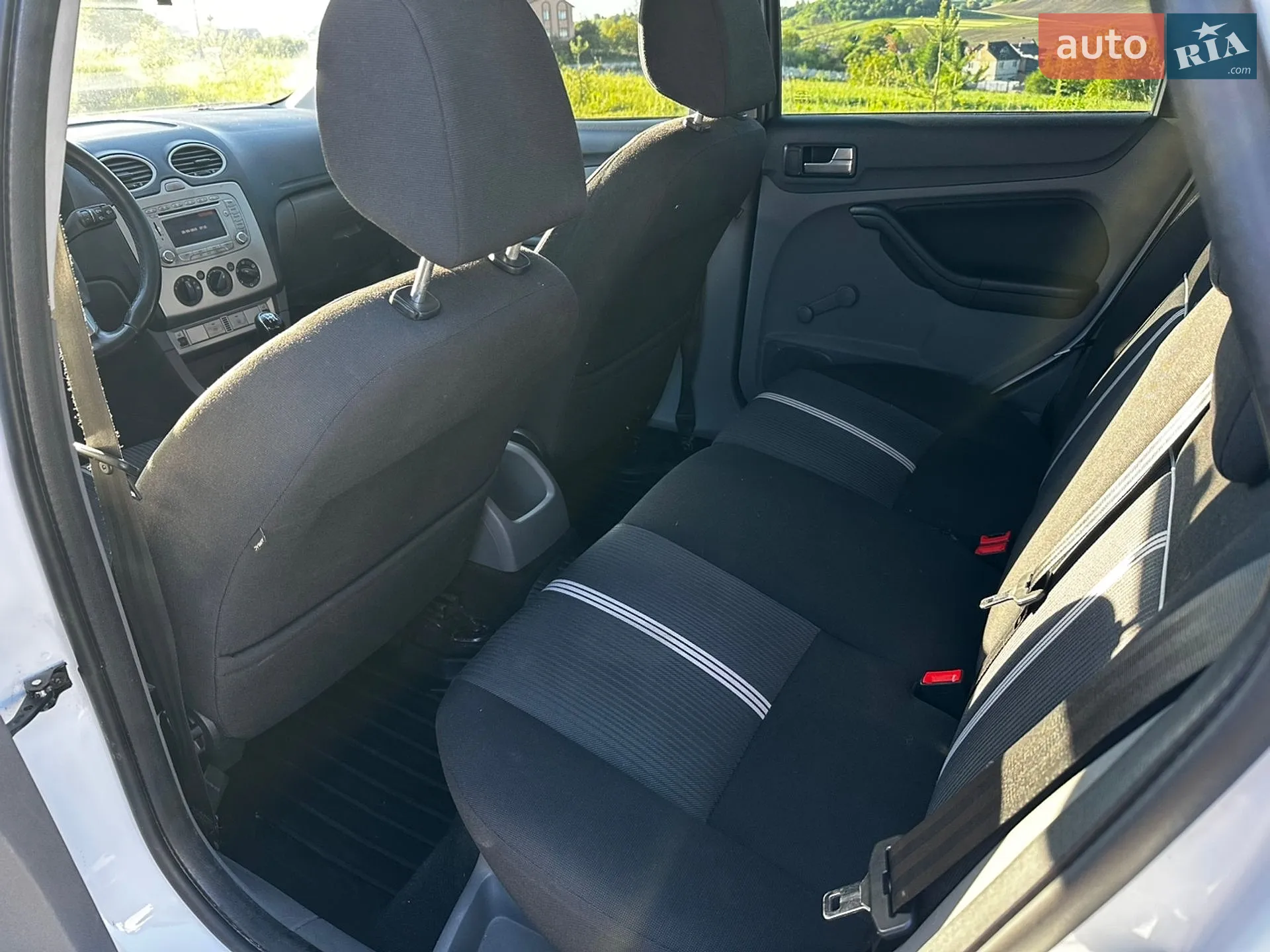 2010 Ford Focus - мініатюра 9