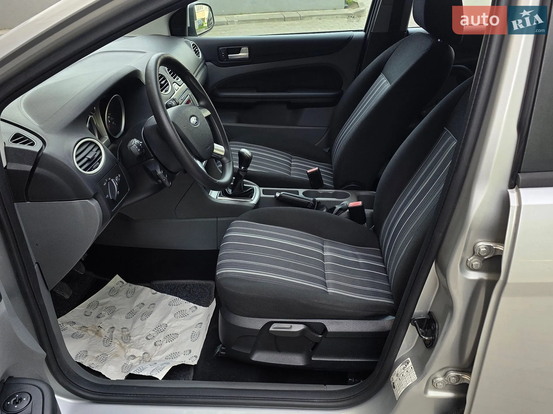 2010 Ford Focus - мініатюра 23