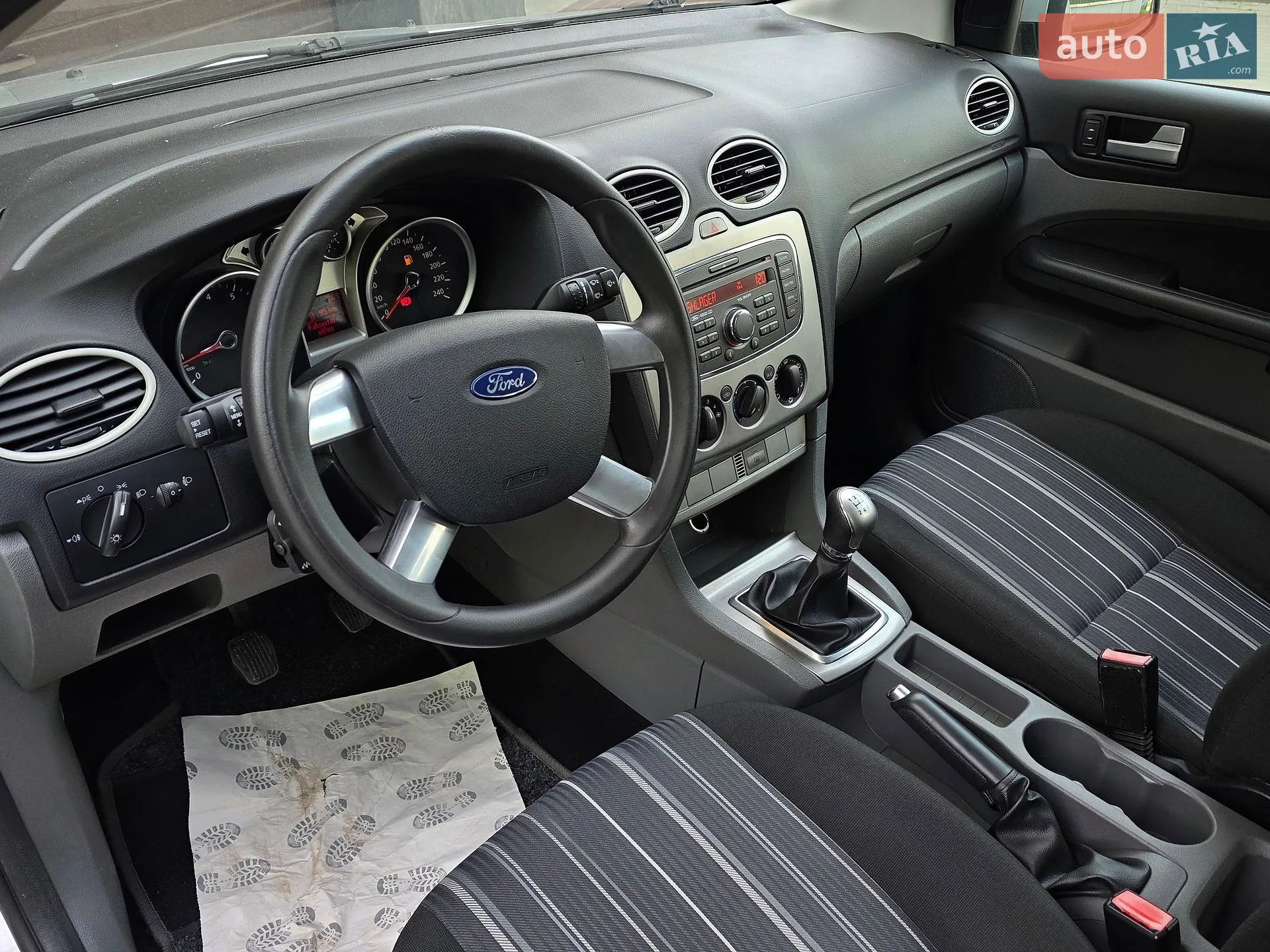 2010 Ford Focus - мініатюра 25
