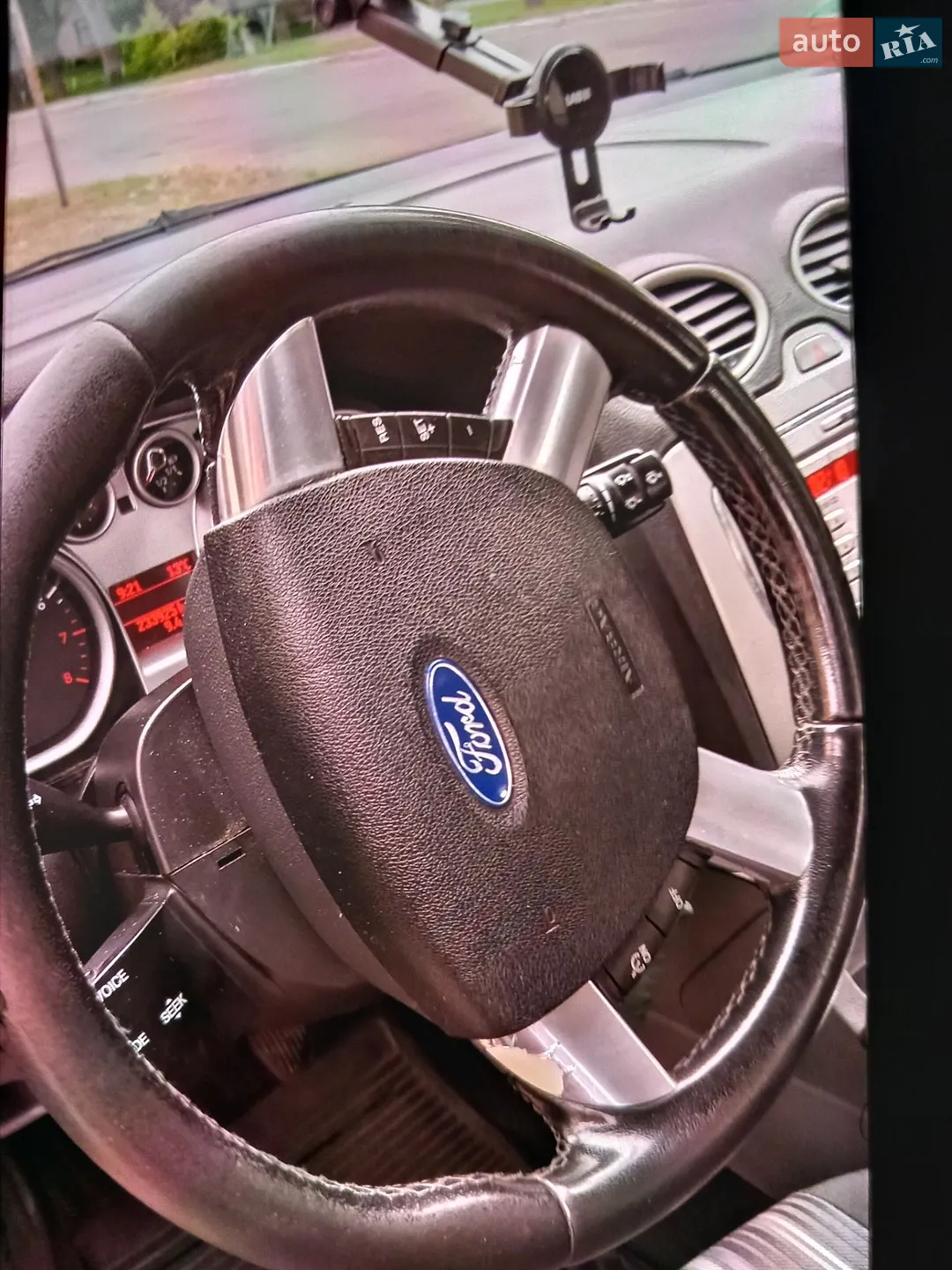 2010 Ford Focus - мініатюра 9