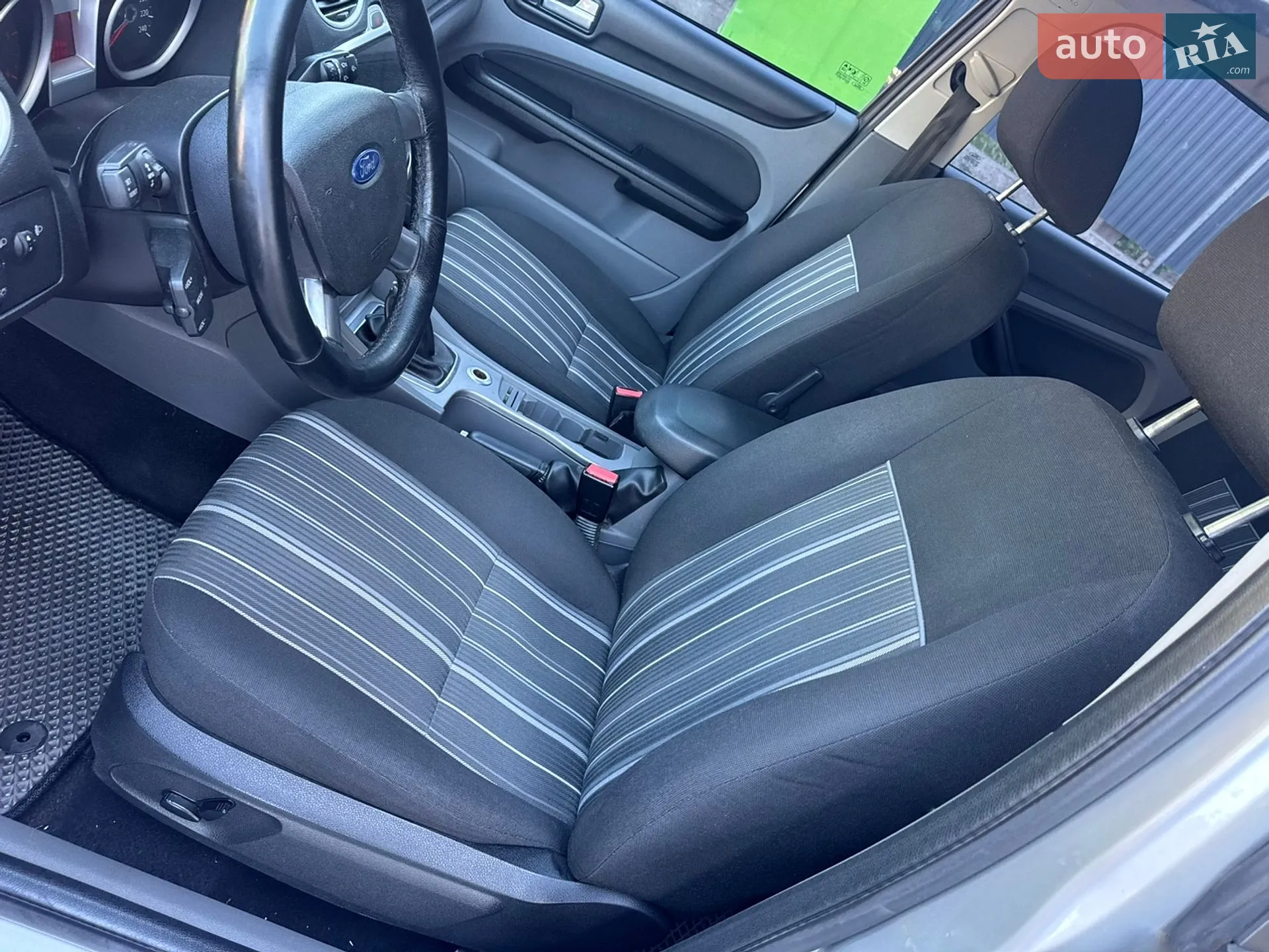2010 Ford Focus - мініатюра 11