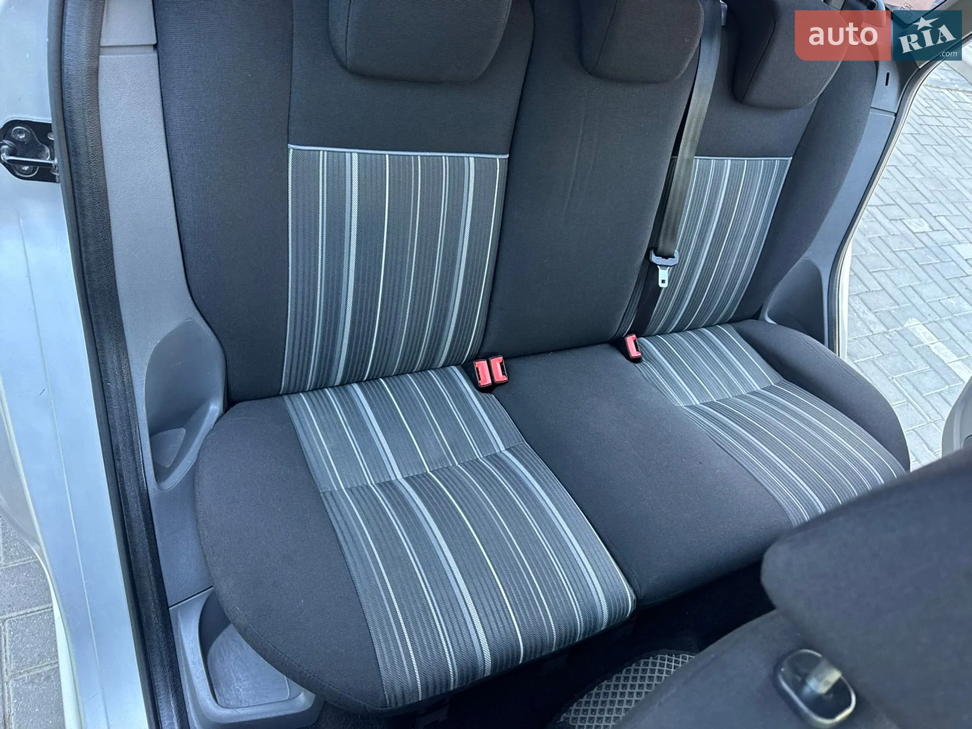 2010 Ford Focus - мініатюра 25