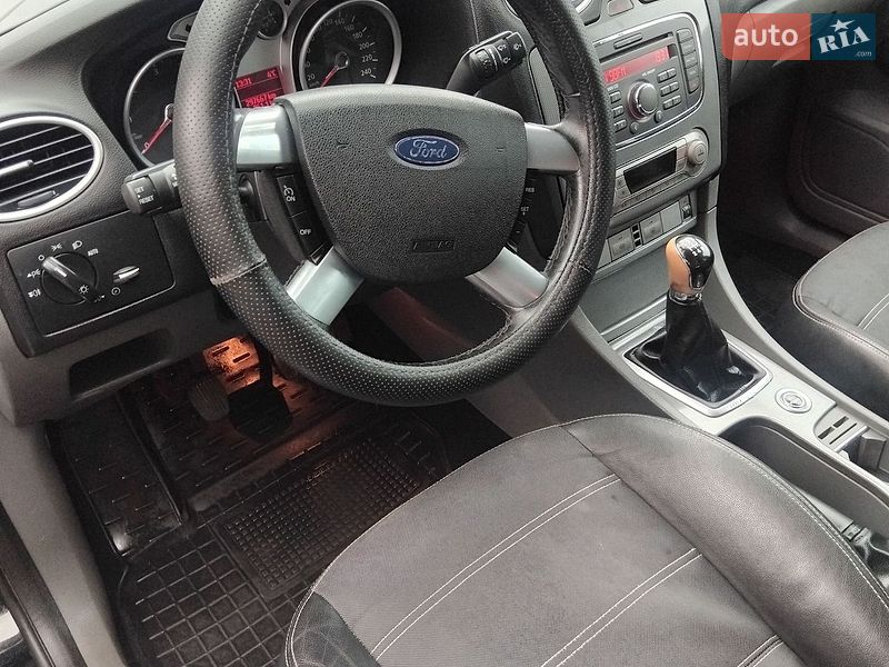 Універсал Ford Focus 2010 в Глухові