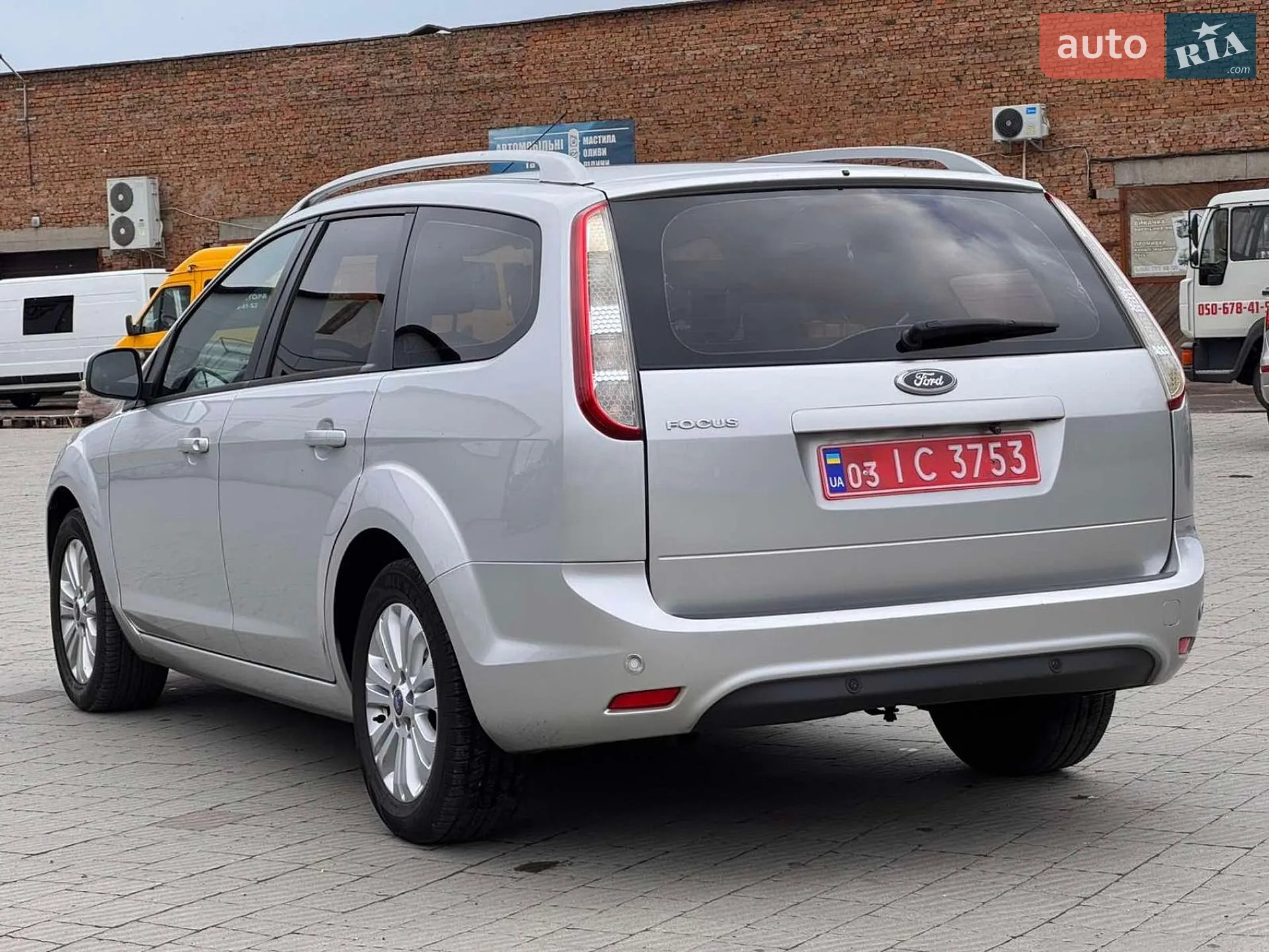 2010 Ford Focus - мініатюра 2