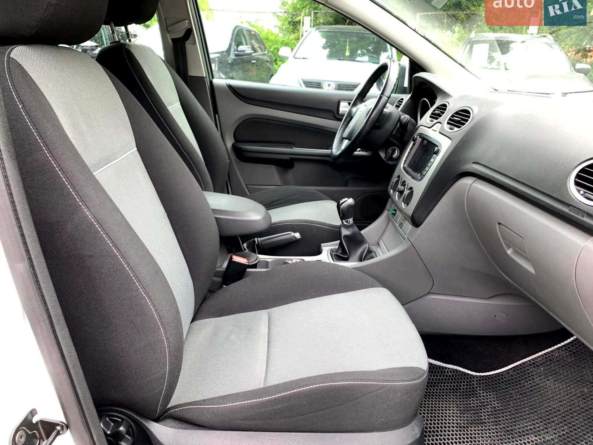 2010 Ford Focus - мініатюра 27