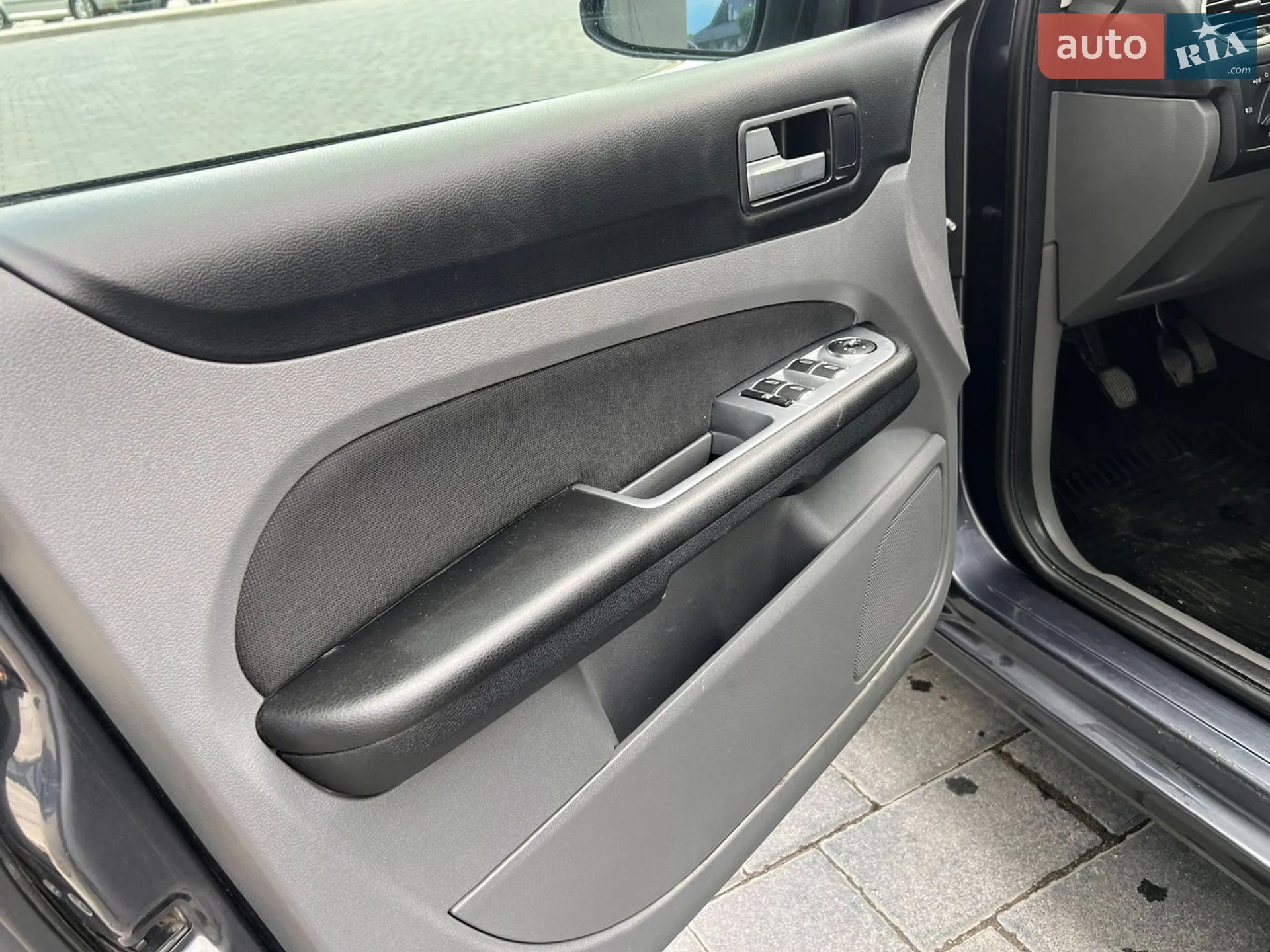 2010 Ford Focus - мініатюра 20