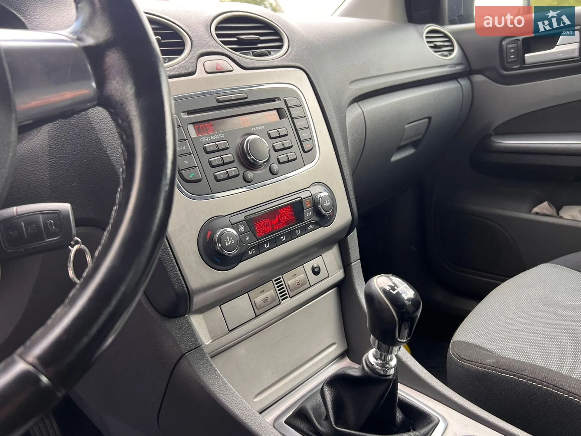 2010 Ford Focus - мініатюра 25