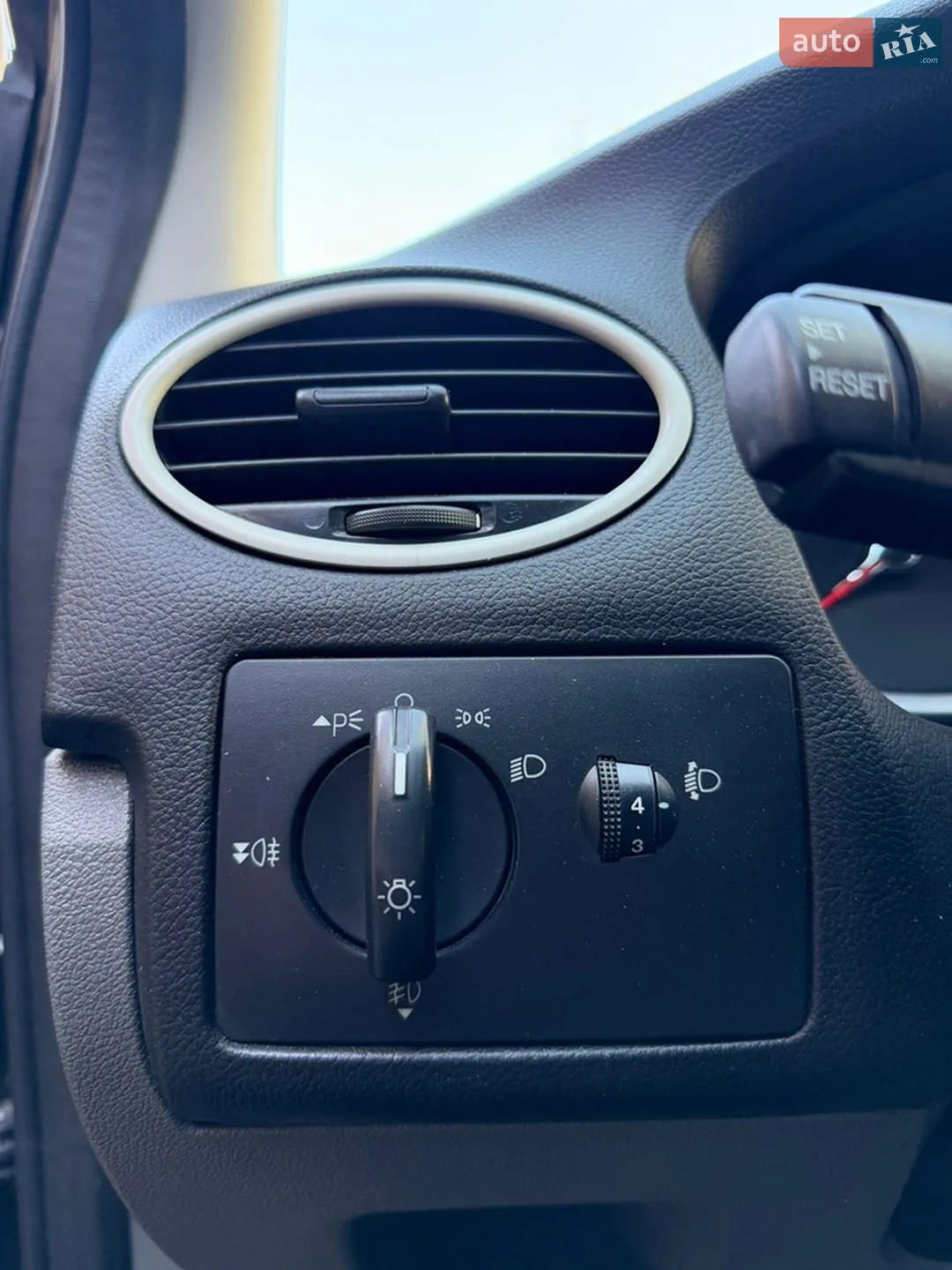 2010 Ford Focus - мініатюра 25