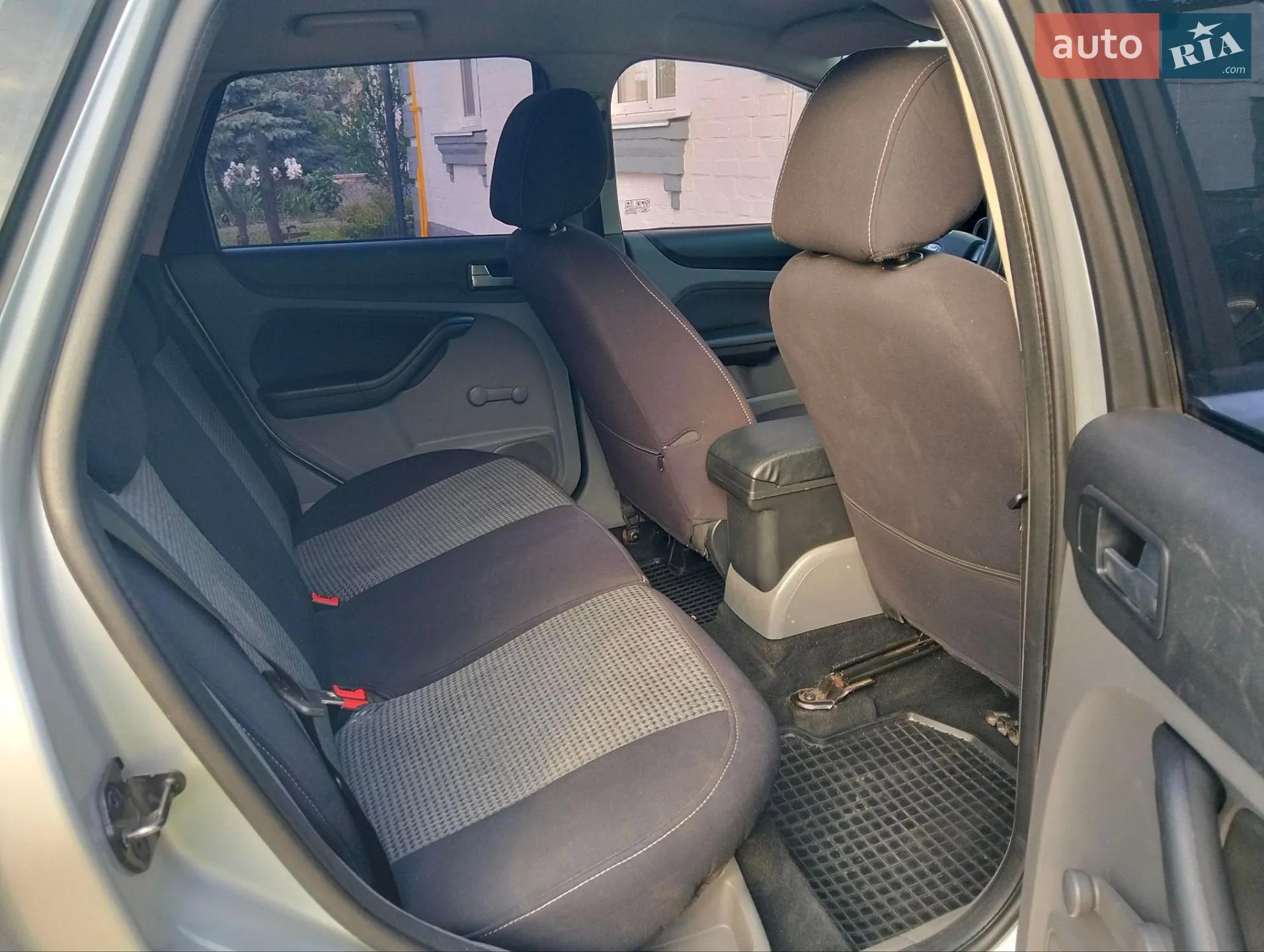 2010 Ford Focus - мініатюра 8