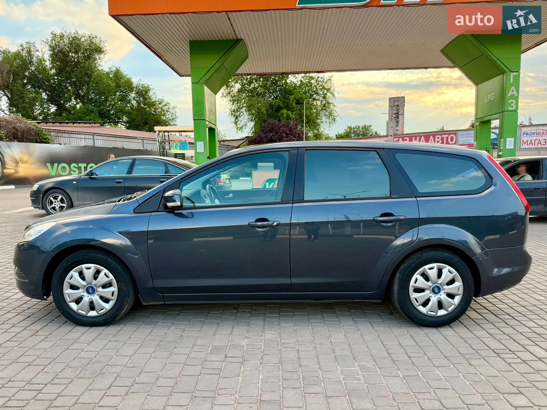 2010 Ford Focus - мініатюра 4