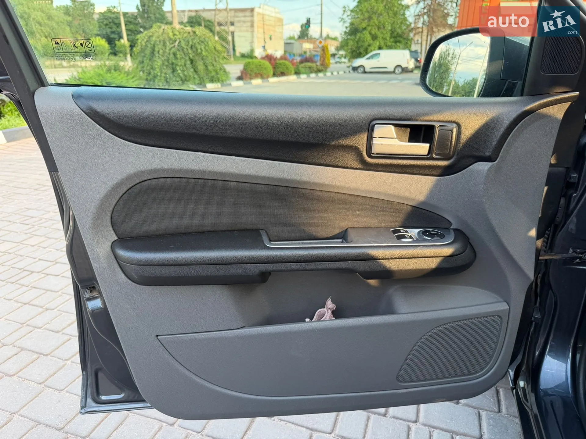 2010 Ford Focus - мініатюра 23