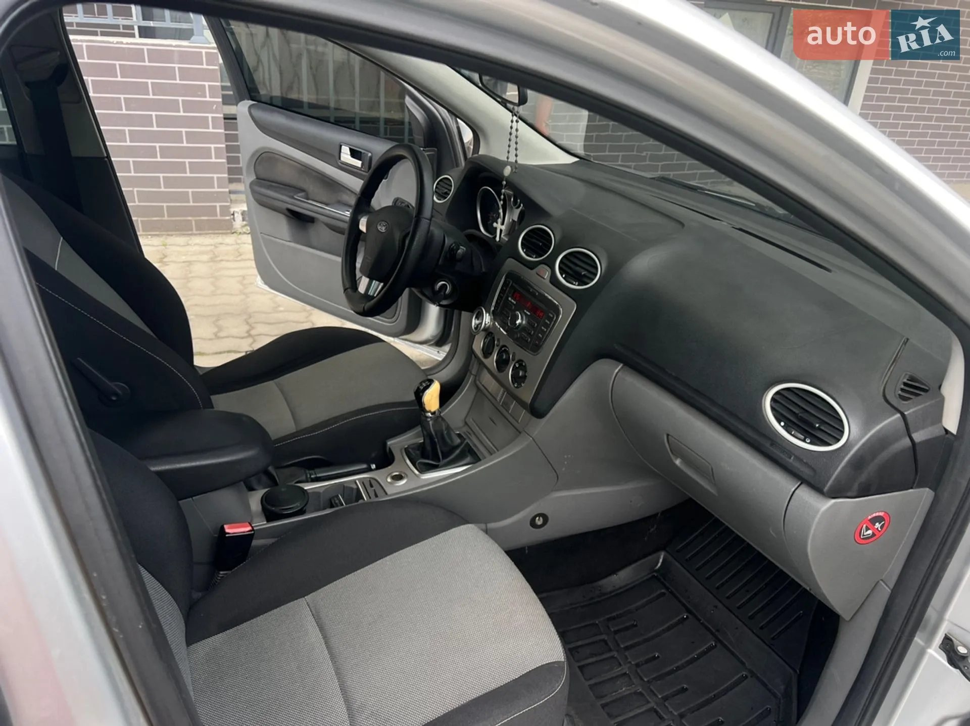 2010 Ford Focus - мініатюра 10