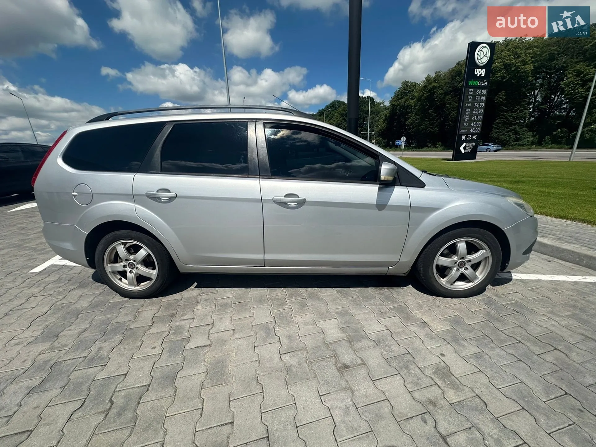 2010 Ford Focus - мініатюра 2
