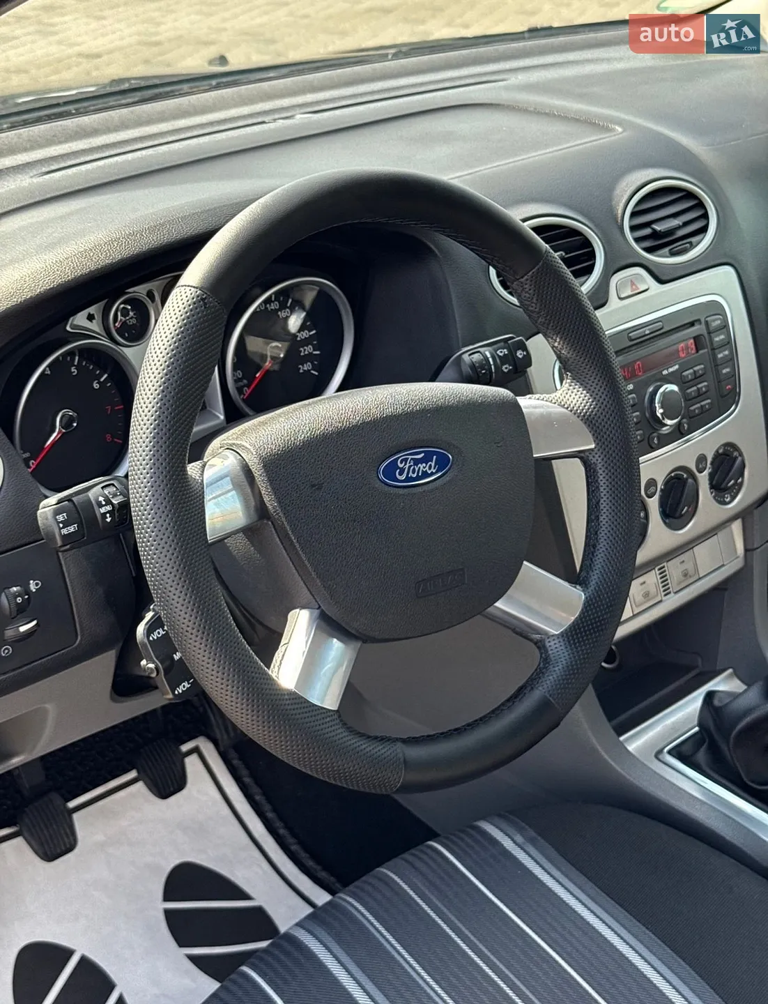 2010 Ford Focus - мініатюра 10