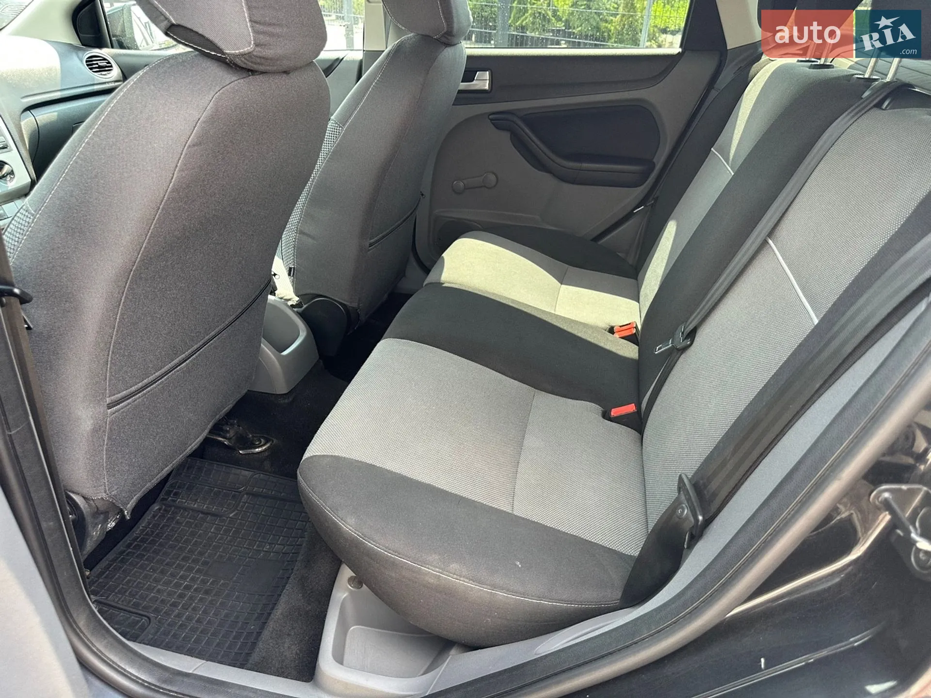 2010 Ford Focus - мініатюра 19