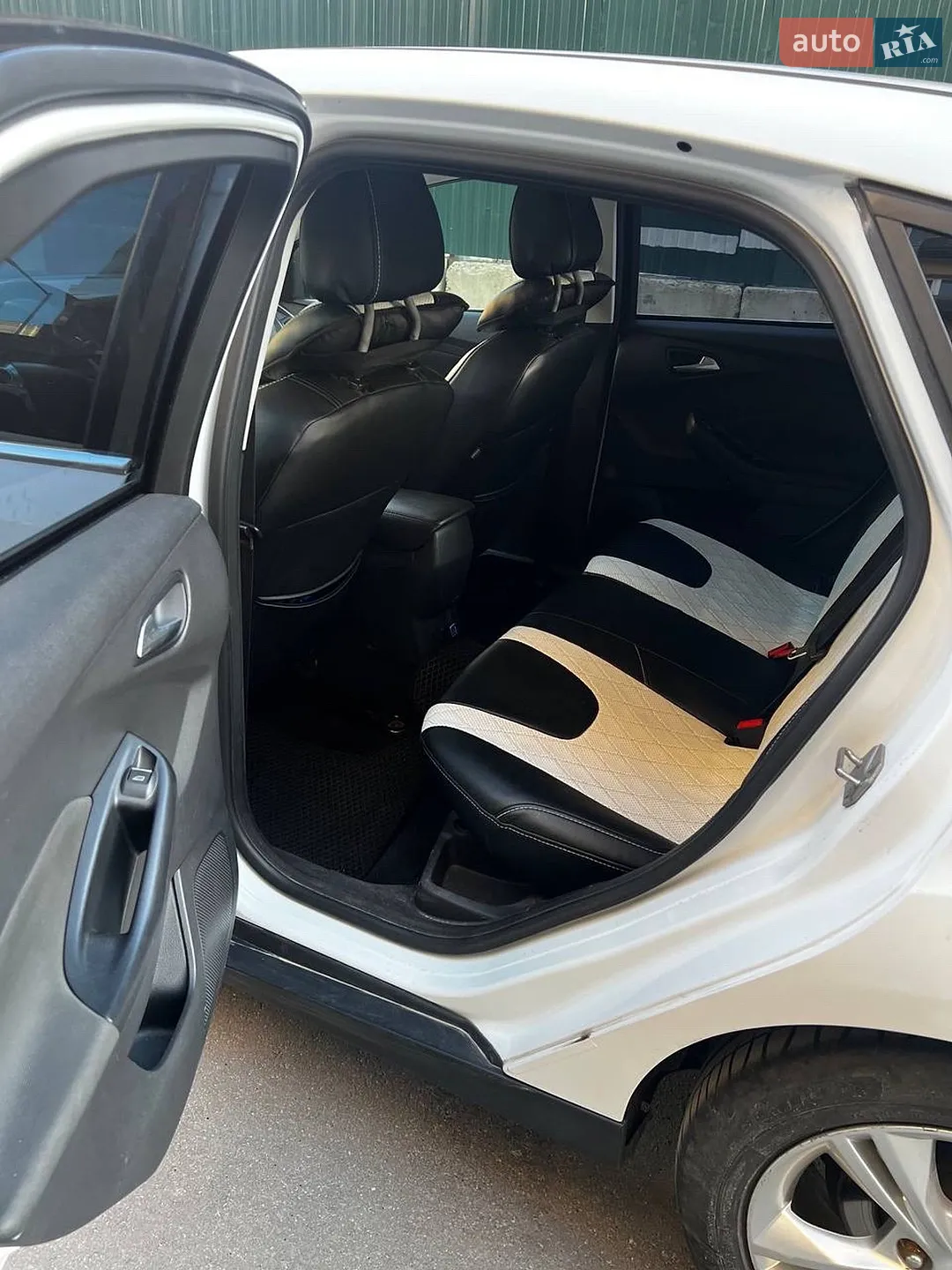 2011 Ford Focus - мініатюра 6