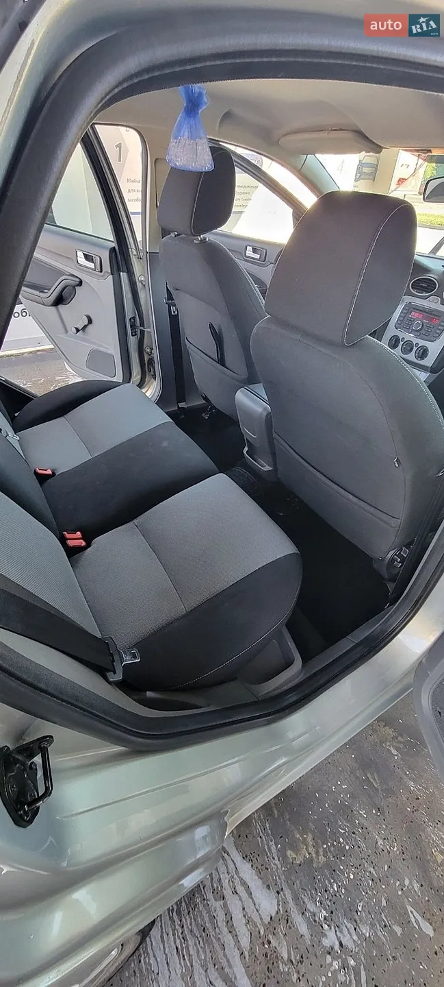 2010 Ford Focus - мініатюра 4