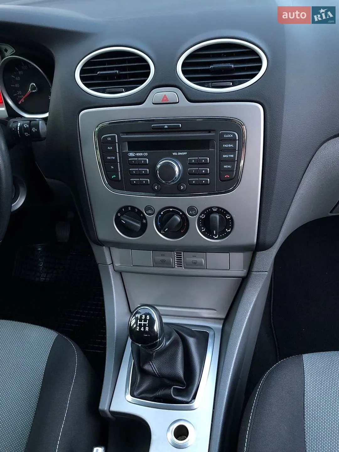 2010 Ford Focus - мініатюра 23