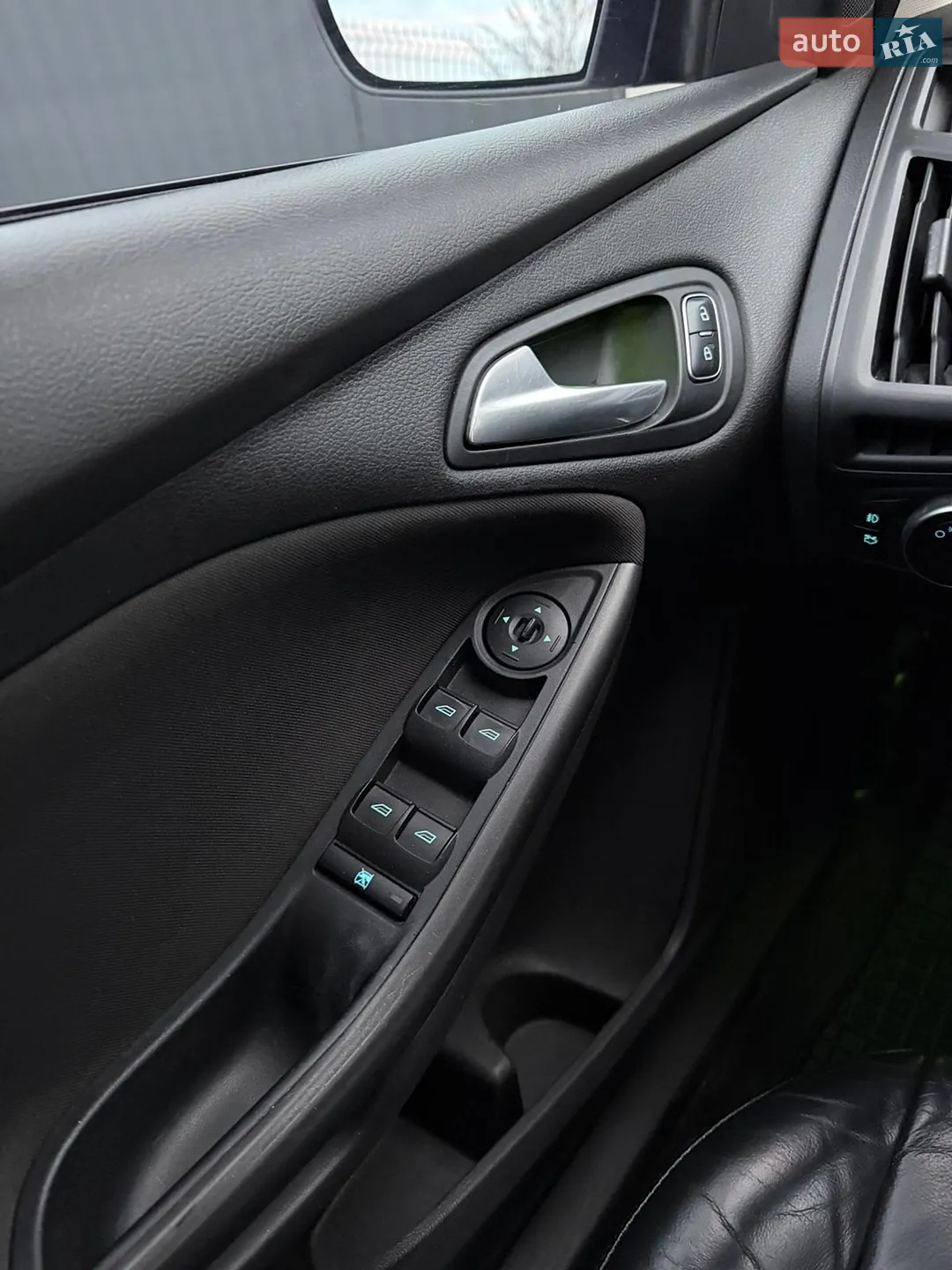 2016 Ford Focus - мініатюра 19