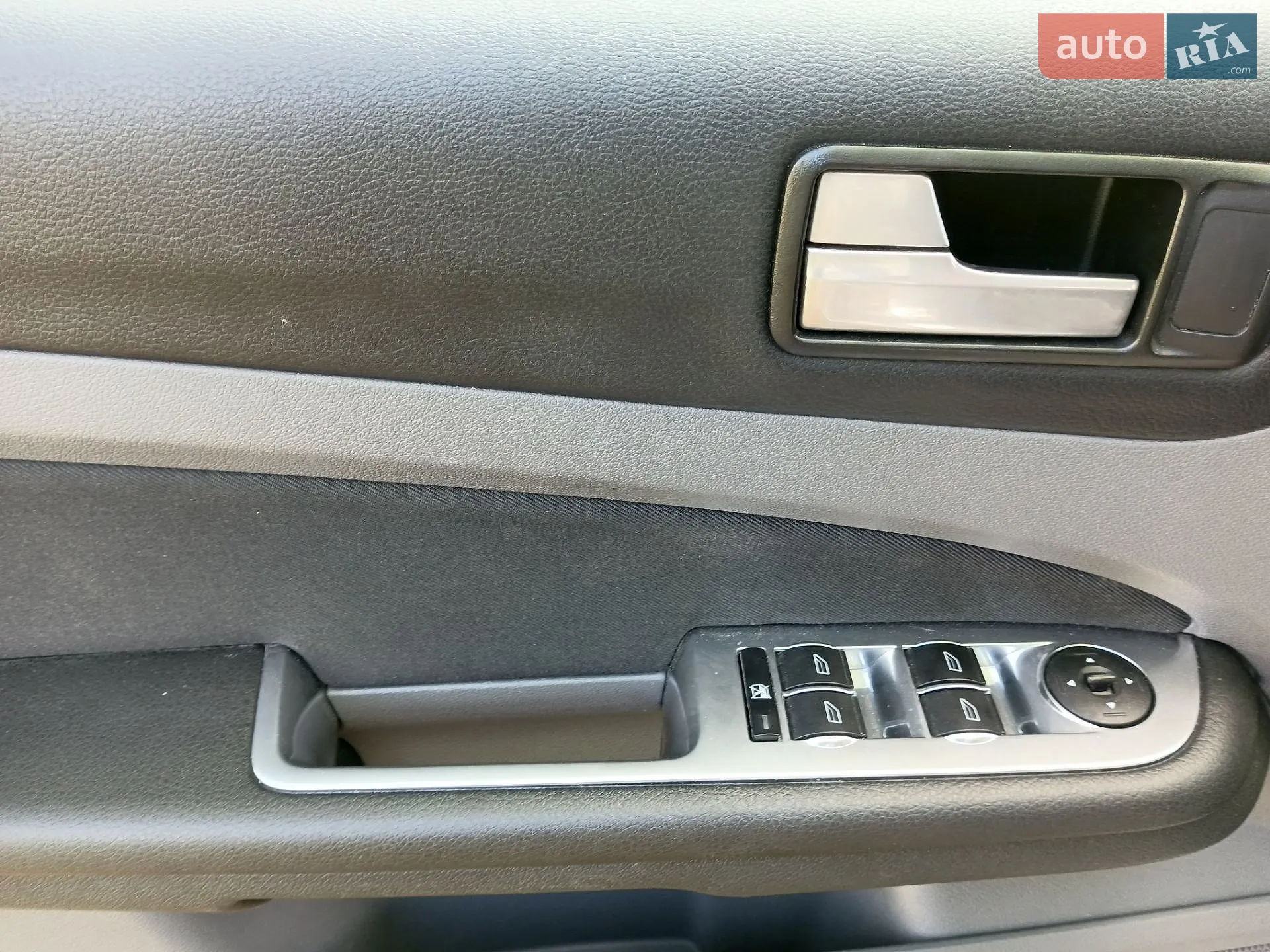 2010 Ford Focus - мініатюра 4