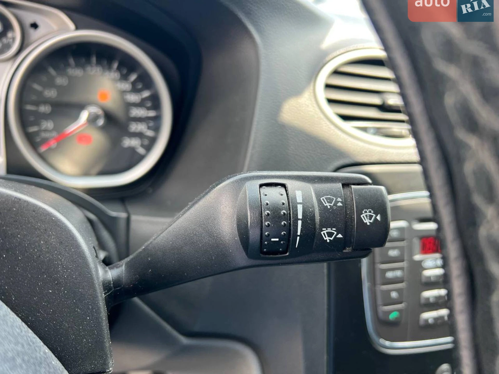 2010 Ford Focus - мініатюра 25