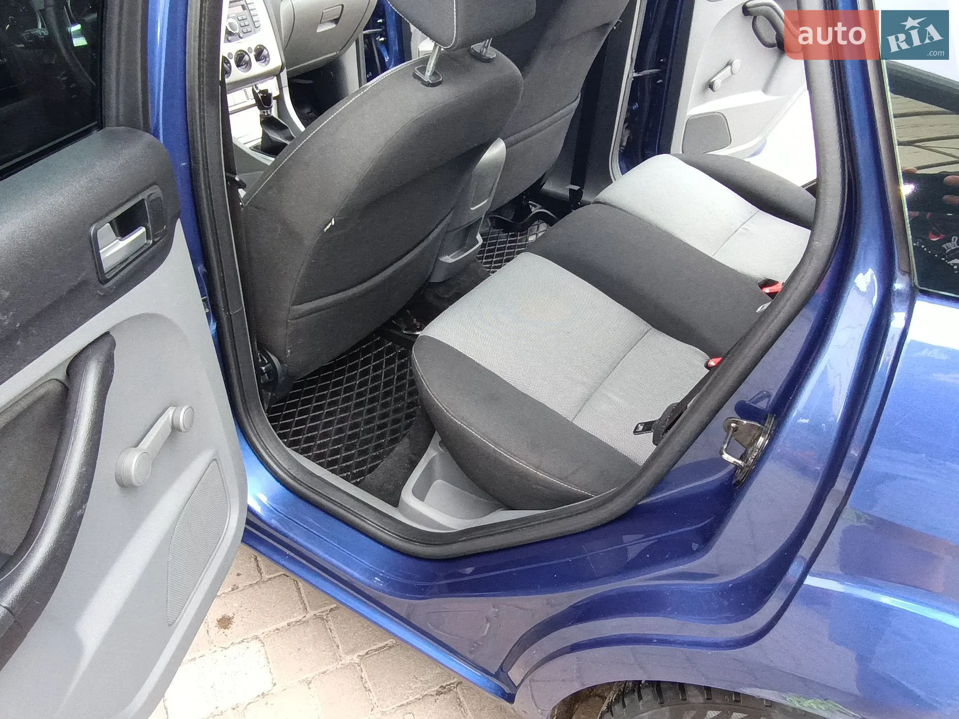 2010 Ford Focus - мініатюра 9