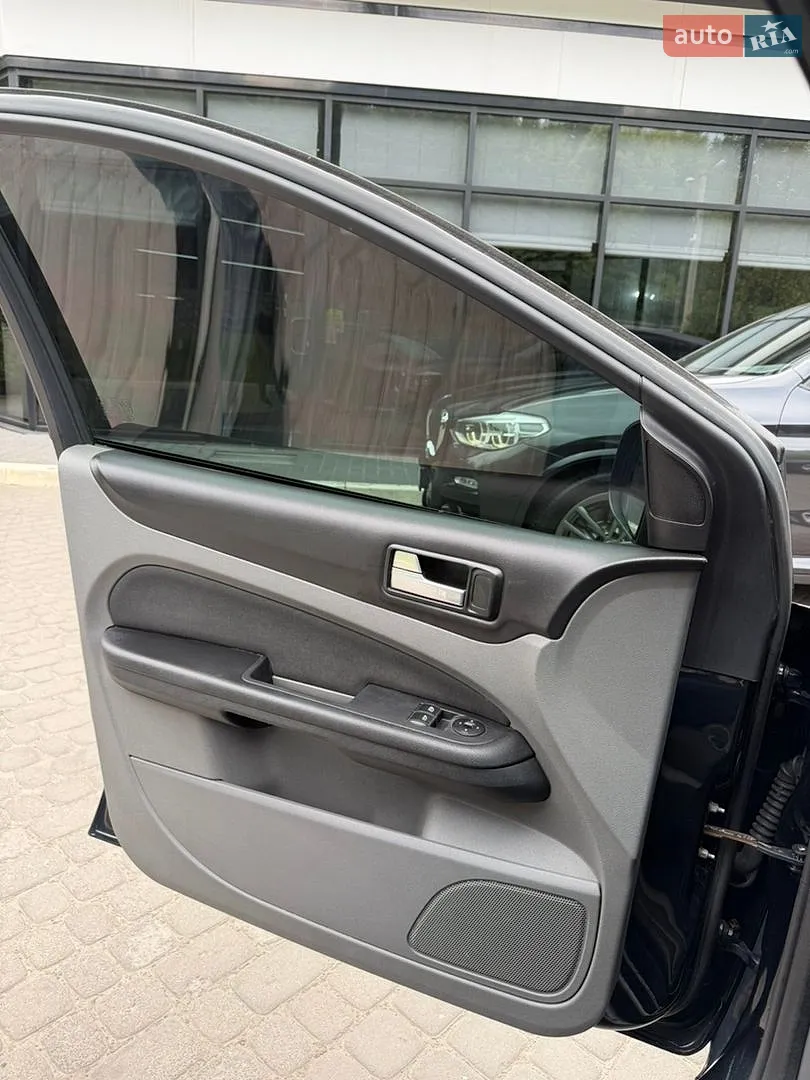 2010 Ford Focus - мініатюра 12