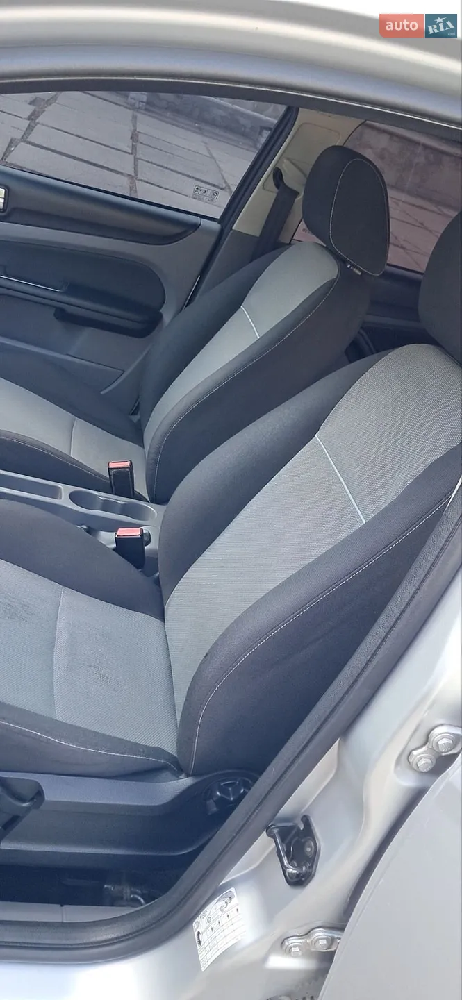 2010 Ford Focus - мініатюра 11