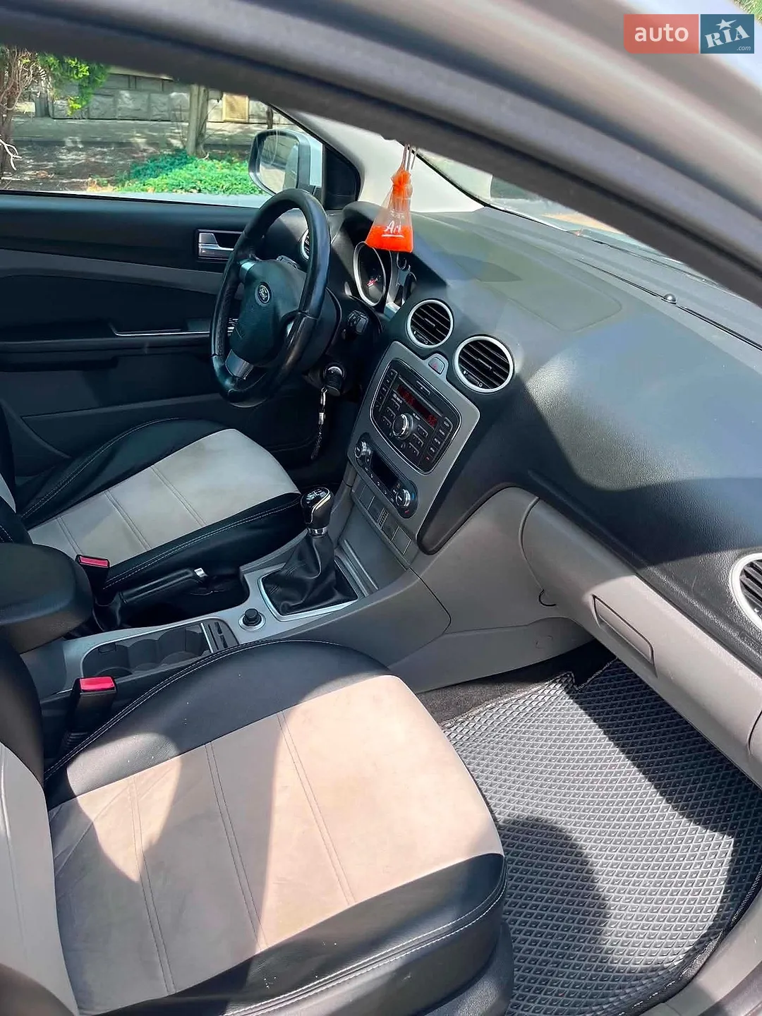 2010 Ford Focus - мініатюра 4