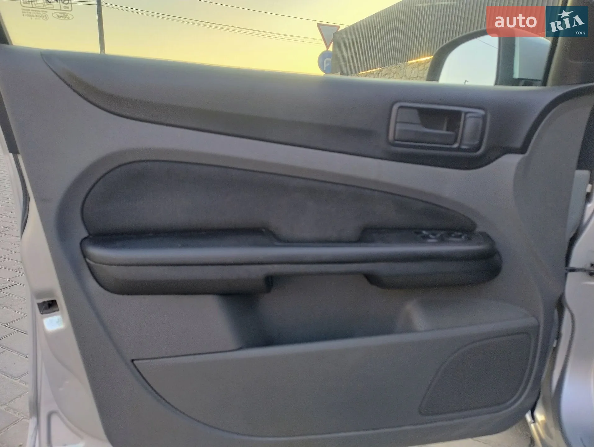 2010 Ford Focus - мініатюра 4