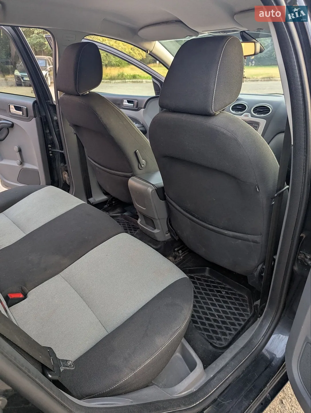 2010 Ford Focus - мініатюра 13