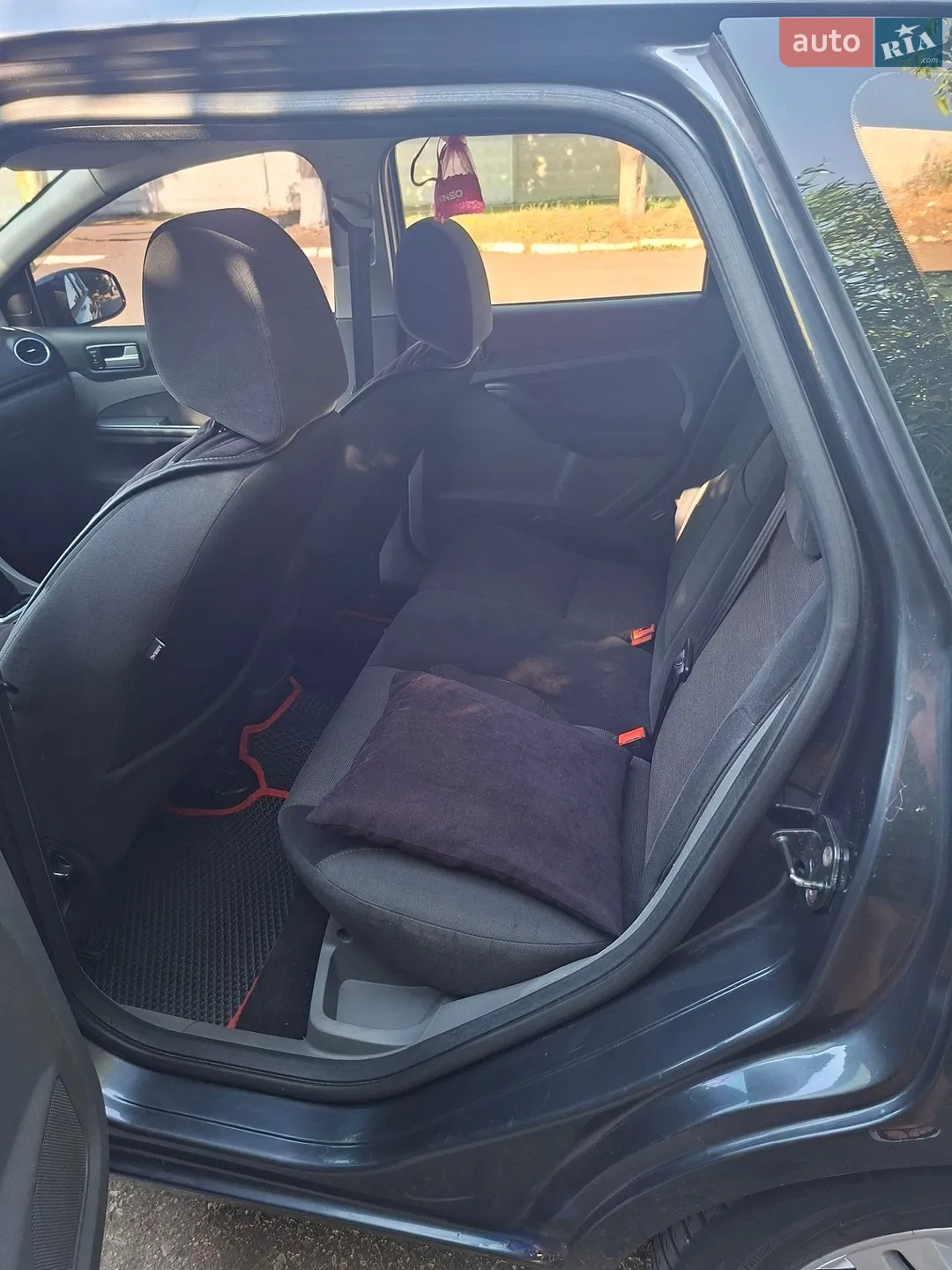 2010 Ford Focus - мініатюра 4