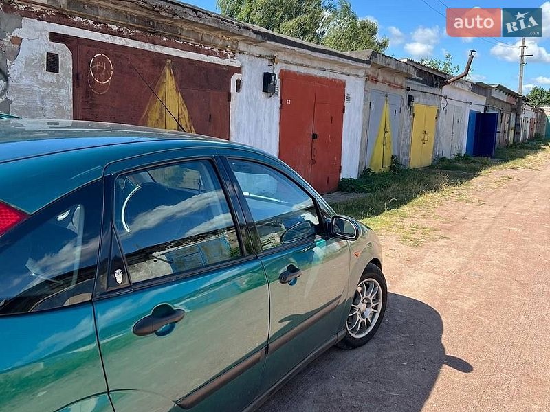Хэтчбек Ford Focus 2000 в Коростене